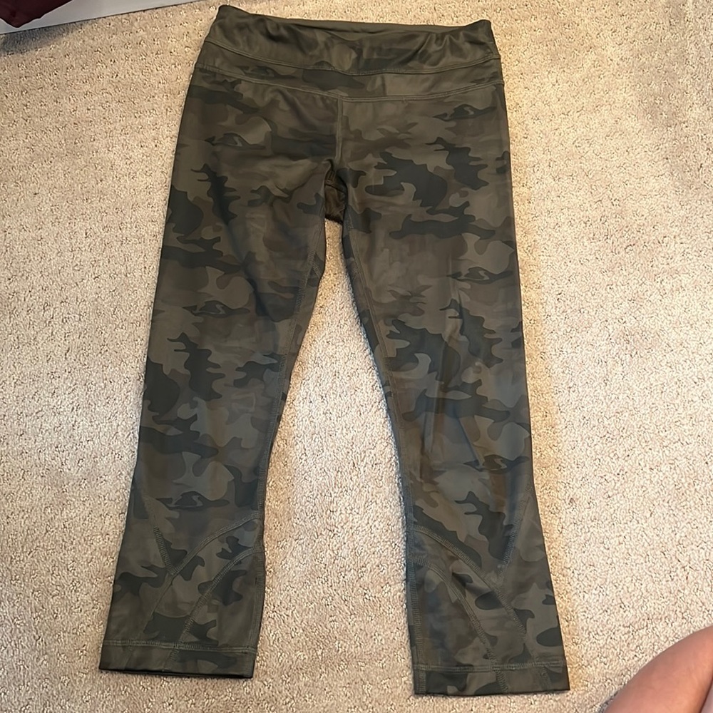 Lululemon Camo Leggings. Size 4